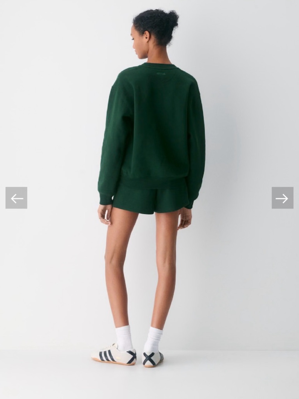 Aritzia
Cozy Sweatfleece Perfect crew medium NWT